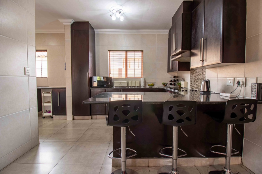 3 Bedroom Property for Sale in Thatchfield Estate Gauteng