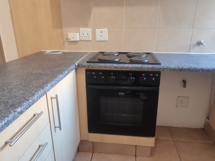 To Let 2 Bedroom Property for Rent in Douglasdale Gauteng