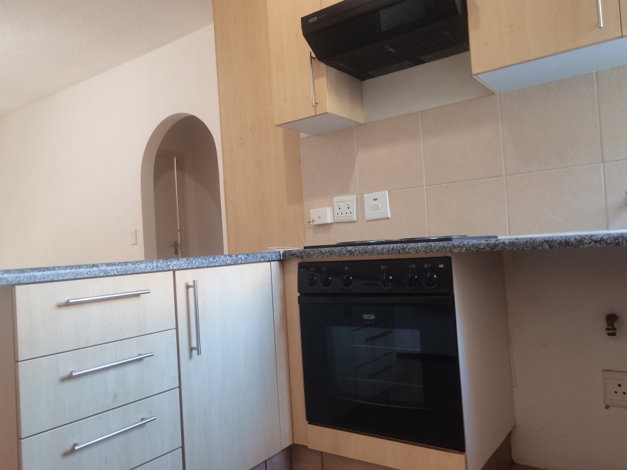 To Let 2 Bedroom Property for Rent in Douglasdale Gauteng