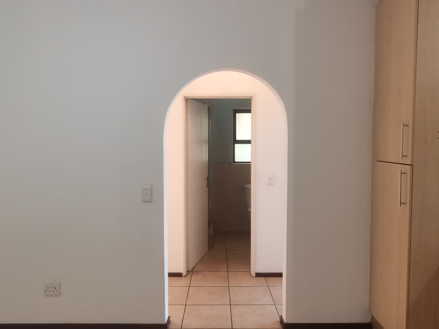 To Let 2 Bedroom Property for Rent in Douglasdale Gauteng