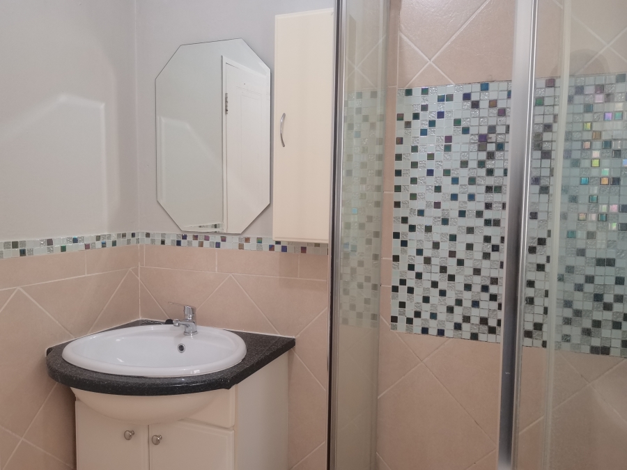 To Let 2 Bedroom Property for Rent in Douglasdale Gauteng