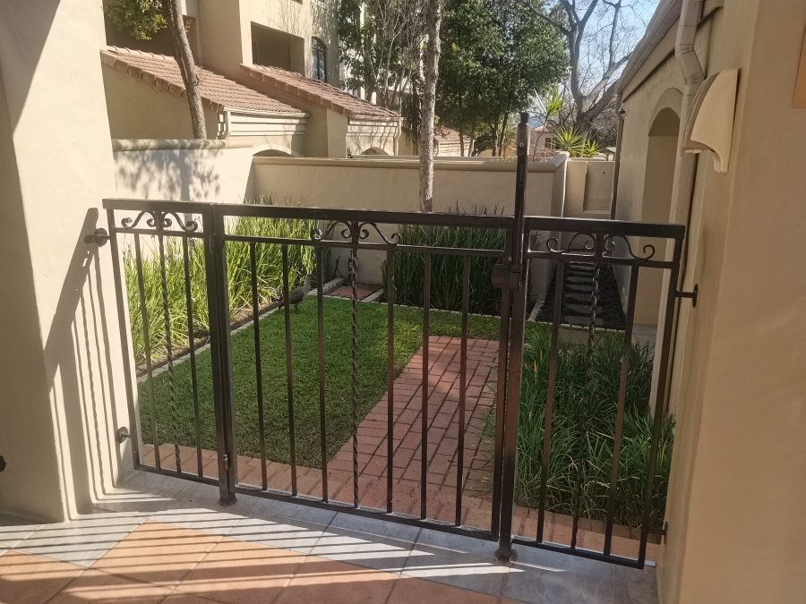 To Let 2 Bedroom Property for Rent in Douglasdale Gauteng