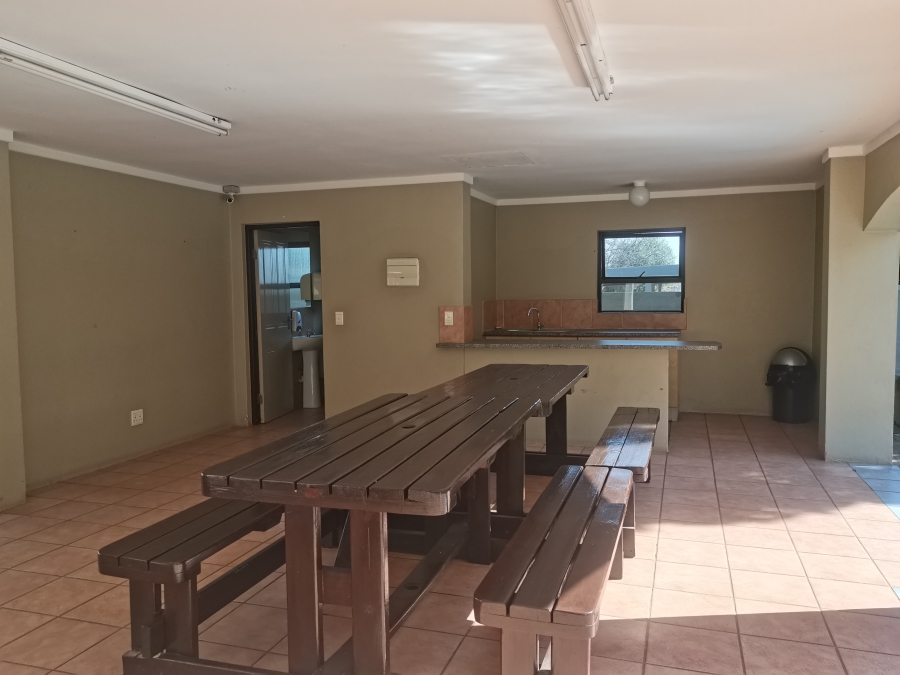 To Let 2 Bedroom Property for Rent in Douglasdale Gauteng
