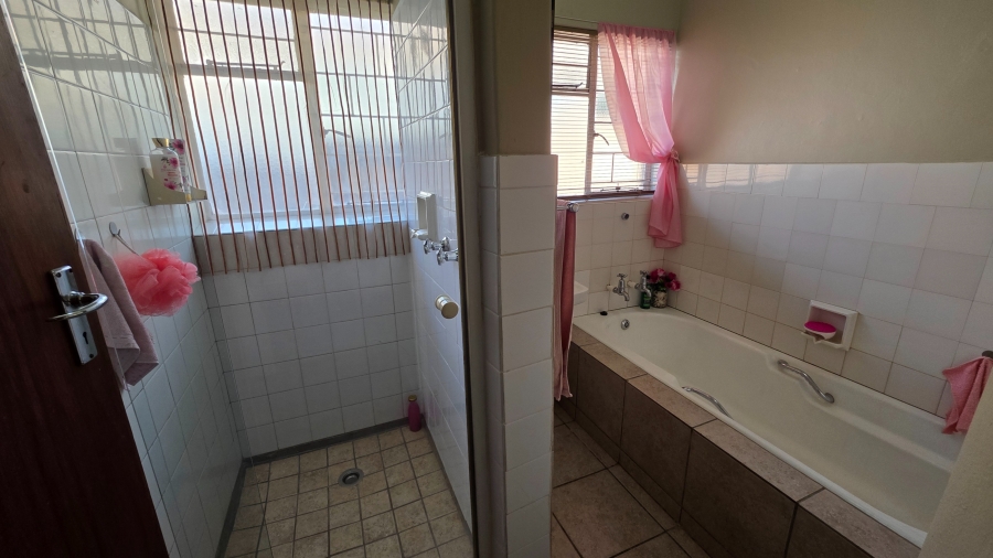 4 Bedroom Property for Sale in Mayville Gauteng
