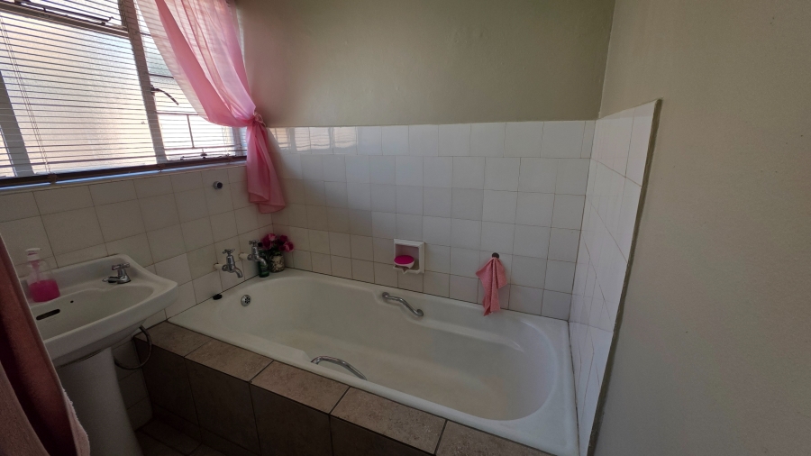 4 Bedroom Property for Sale in Mayville Gauteng