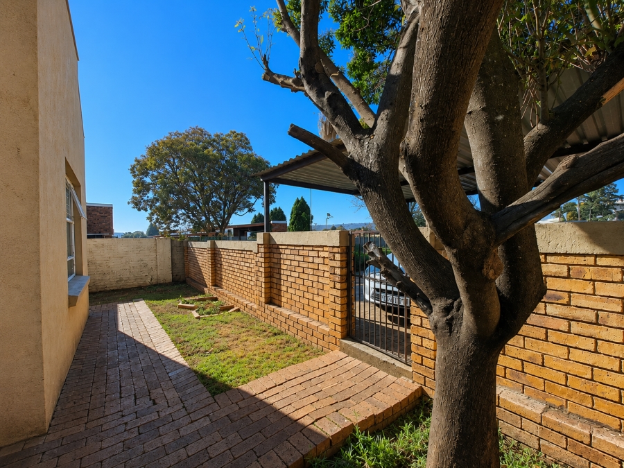 2 Bedroom Property for Sale in Heuwelsig Estate Gauteng
