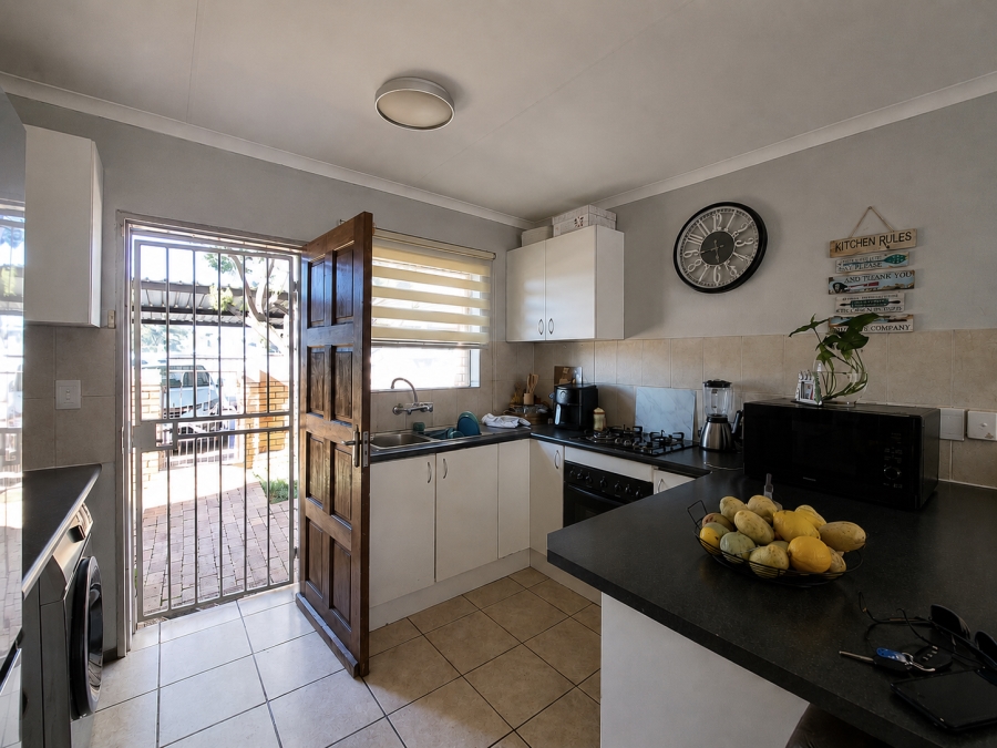 2 Bedroom Property for Sale in Heuwelsig Estate Gauteng