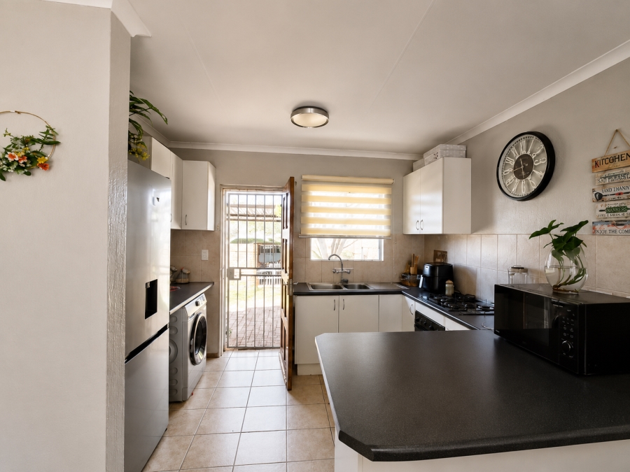2 Bedroom Property for Sale in Heuwelsig Estate Gauteng