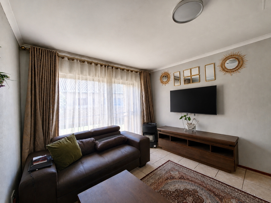 2 Bedroom Property for Sale in Heuwelsig Estate Gauteng