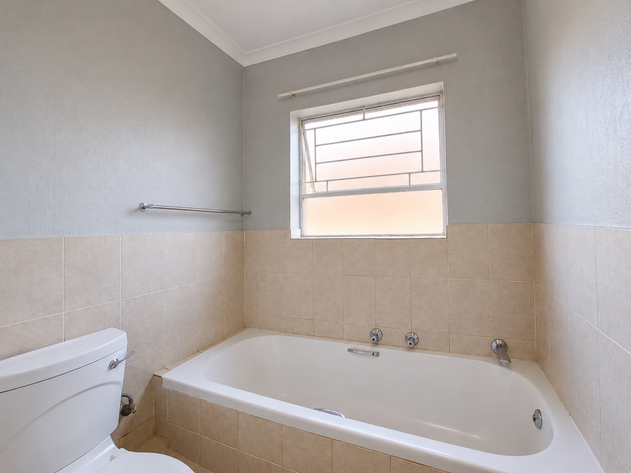 2 Bedroom Property for Sale in Heuwelsig Estate Gauteng