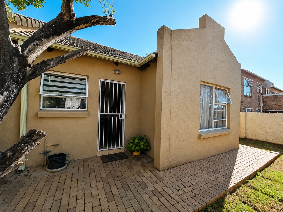 2 Bedroom Property for Sale in Heuwelsig Estate Gauteng