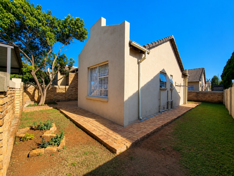 2 Bedroom Property for Sale in Heuwelsig Estate Gauteng
