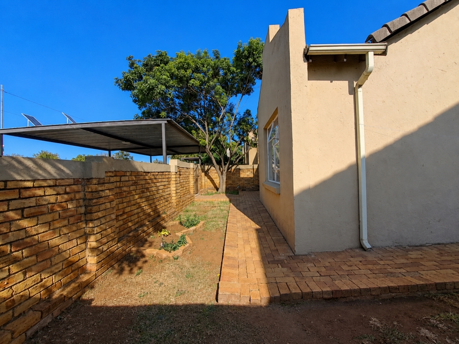 2 Bedroom Property for Sale in Heuwelsig Estate Gauteng