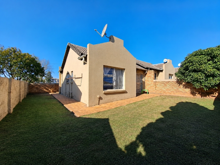 2 Bedroom Property for Sale in Heuwelsig Estate Gauteng
