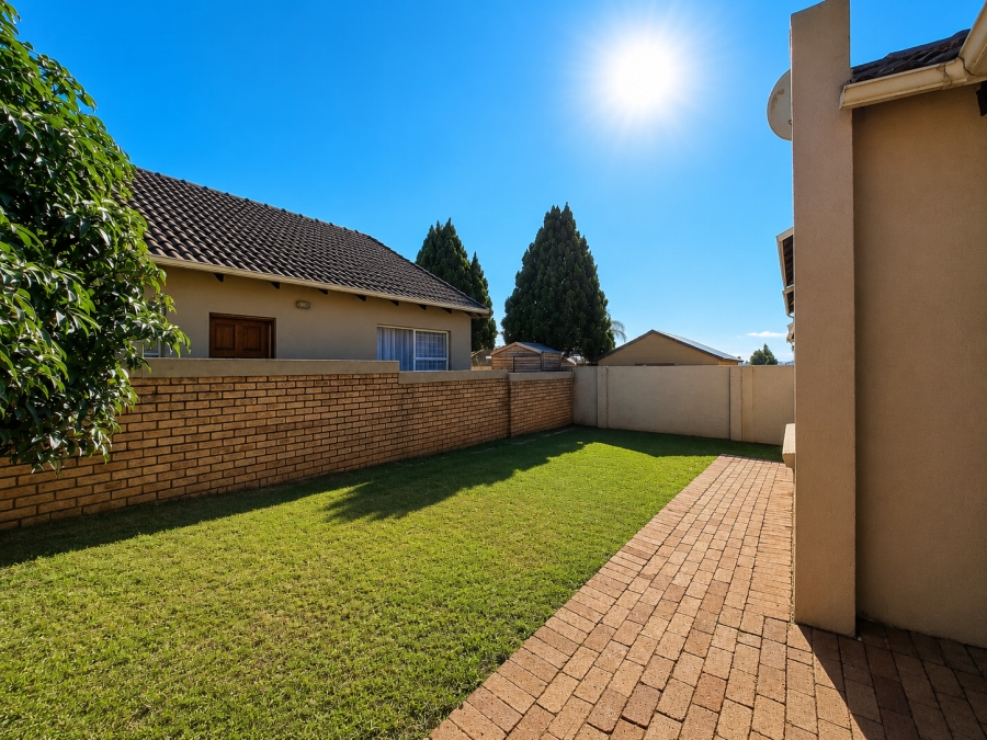 2 Bedroom Property for Sale in Heuwelsig Estate Gauteng