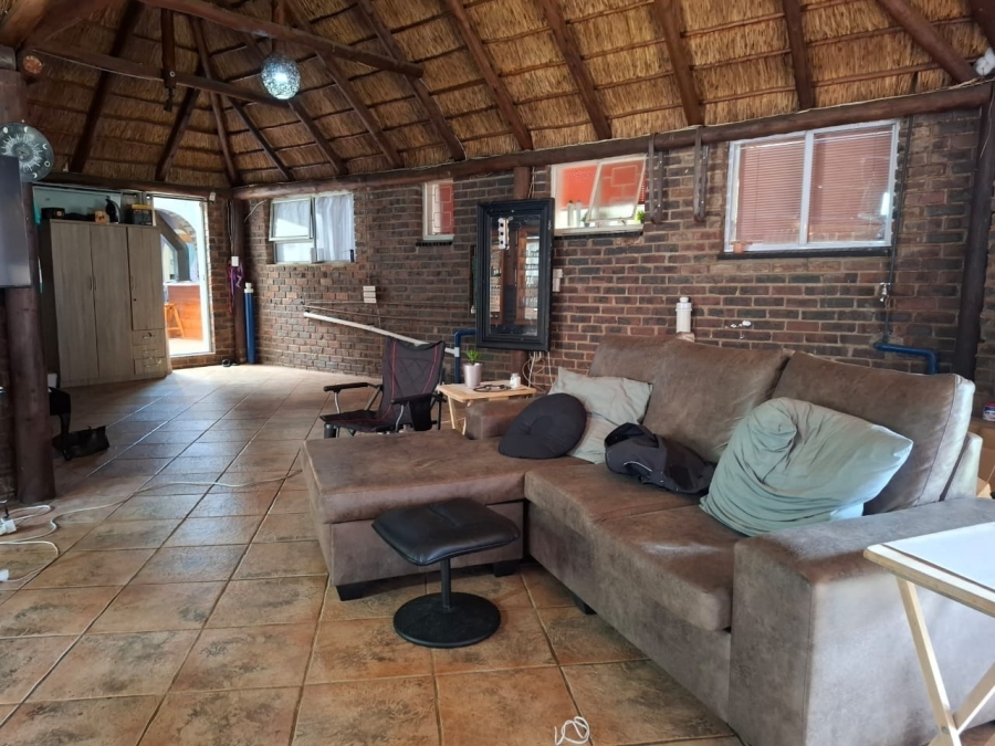 To Let 3 Bedroom Property for Rent in Sinoville Gauteng