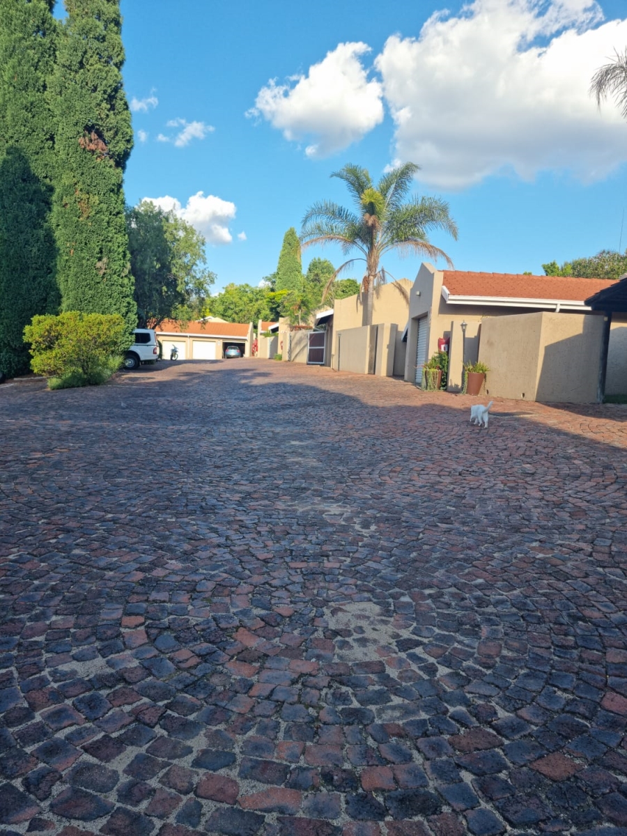 To Let 2 Bedroom Property for Rent in Douglasdale Gauteng