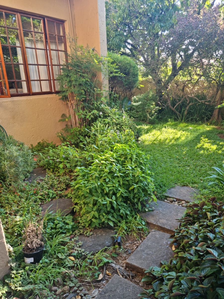 To Let 2 Bedroom Property for Rent in Douglasdale Gauteng