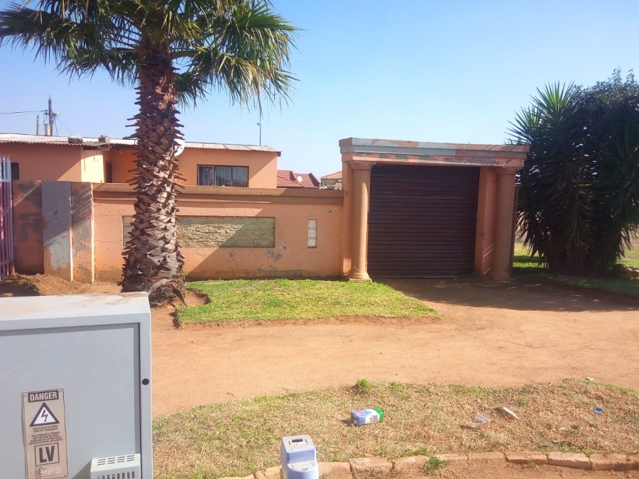 2 Bedroom Property for Sale in Etwatwa Gauteng