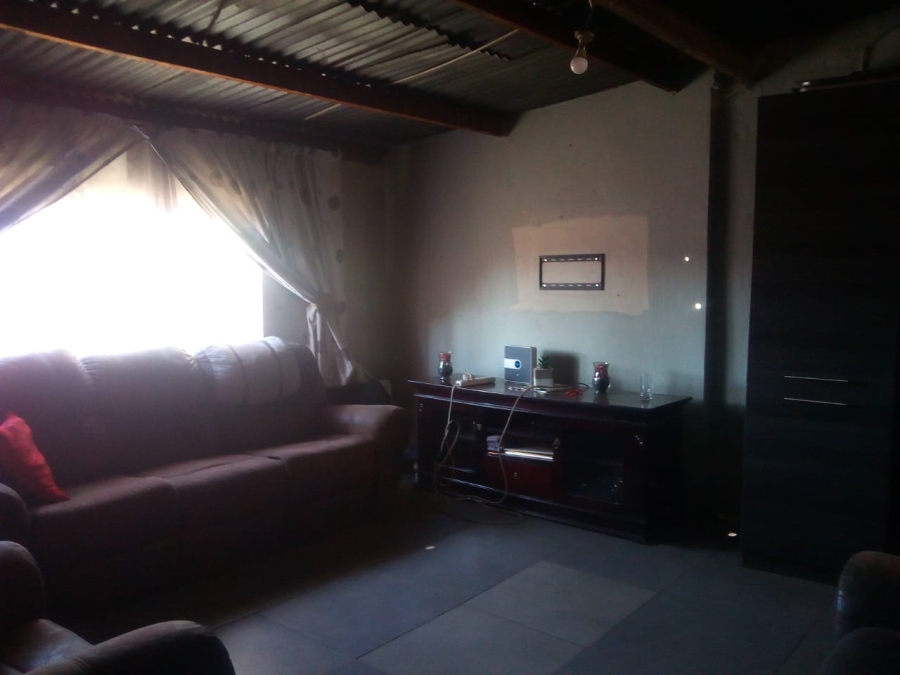 2 Bedroom Property for Sale in Etwatwa Gauteng