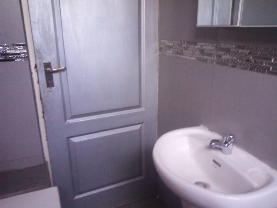 2 Bedroom Property for Sale in Etwatwa Gauteng