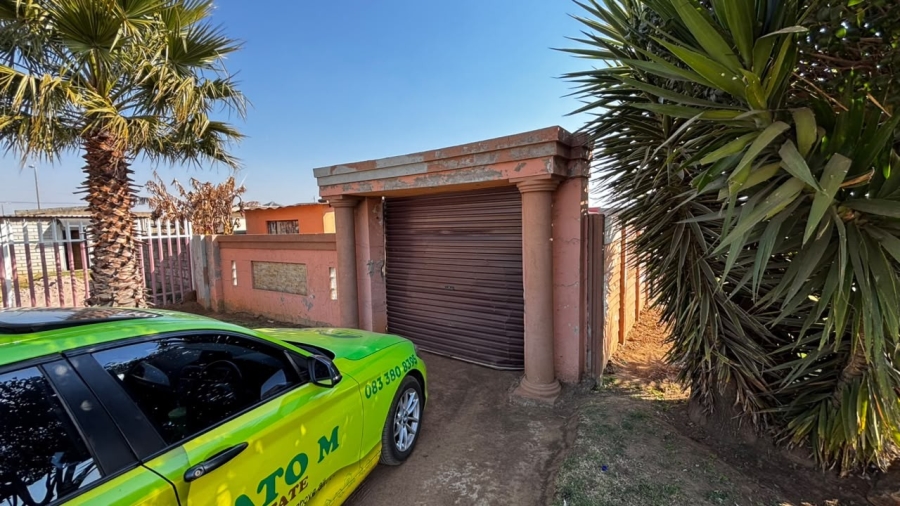 2 Bedroom Property for Sale in Etwatwa Gauteng