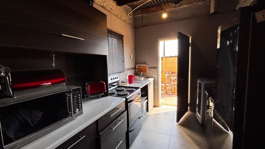 2 Bedroom Property for Sale in Etwatwa Gauteng