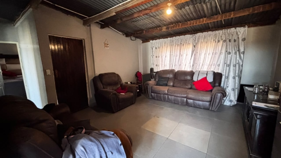 2 Bedroom Property for Sale in Etwatwa Gauteng