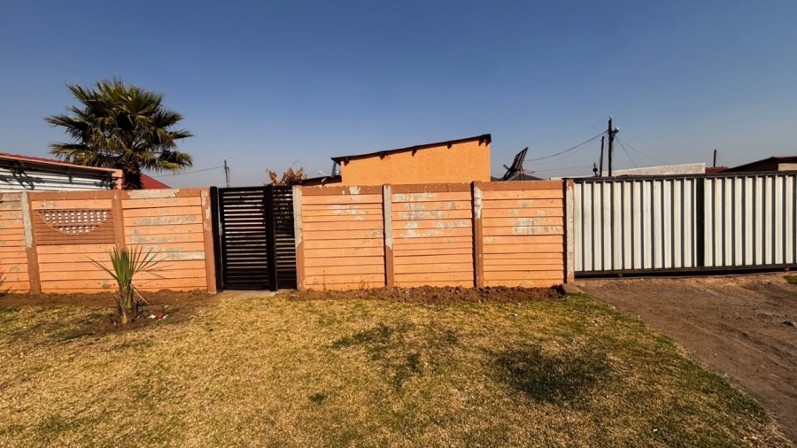 2 Bedroom Property for Sale in Etwatwa Gauteng