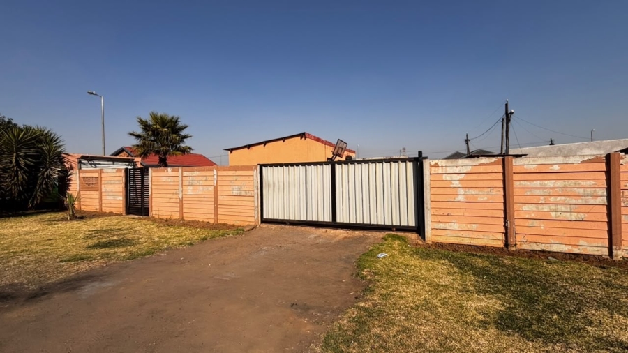 2 Bedroom Property for Sale in Etwatwa Gauteng