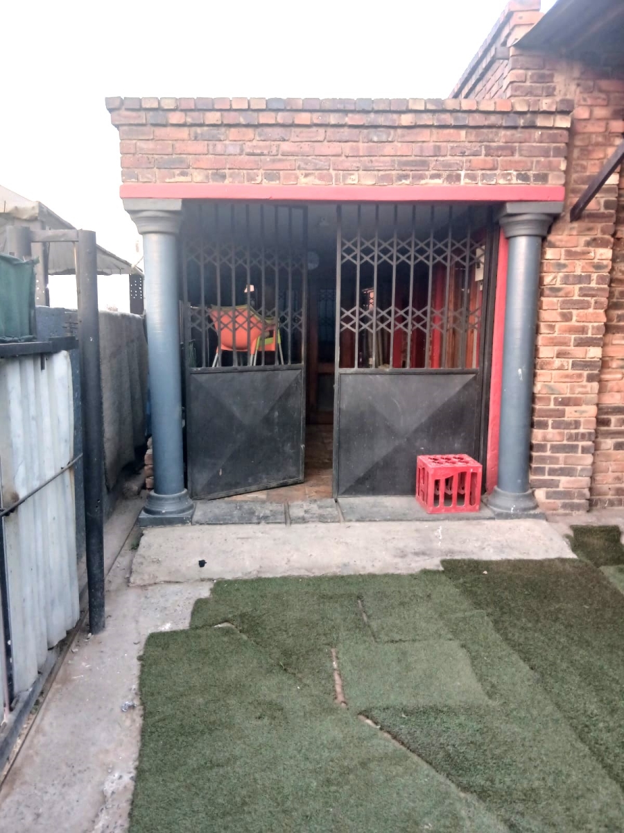 6 Bedroom Property for Sale in Esselenpark Gauteng