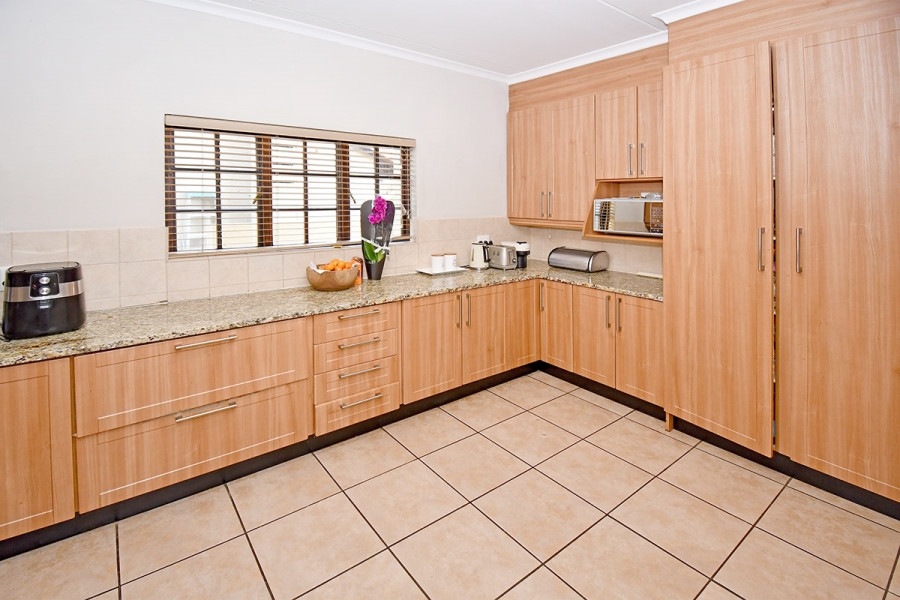 4 Bedroom Property for Sale in Broadacres Gauteng