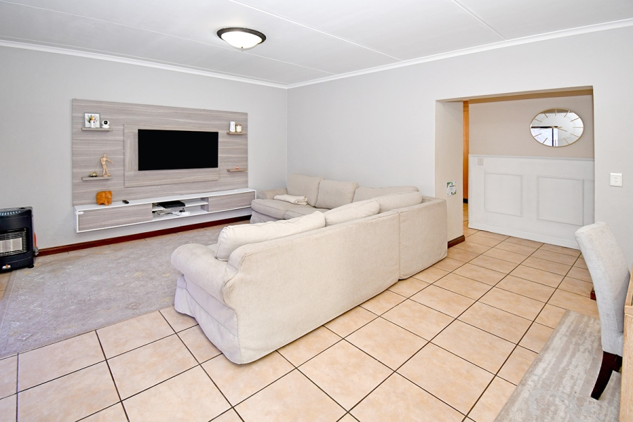 4 Bedroom Property for Sale in Broadacres Gauteng