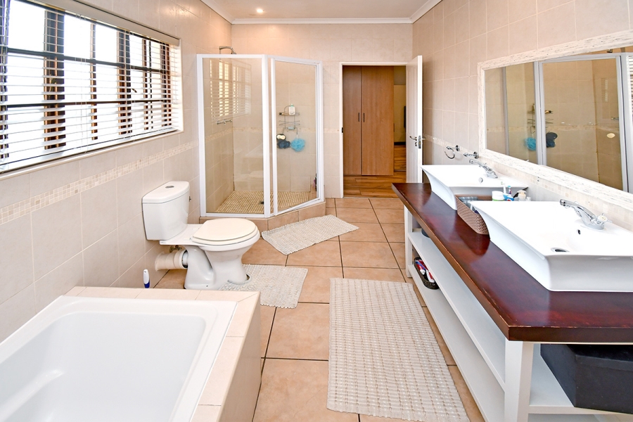4 Bedroom Property for Sale in Broadacres Gauteng
