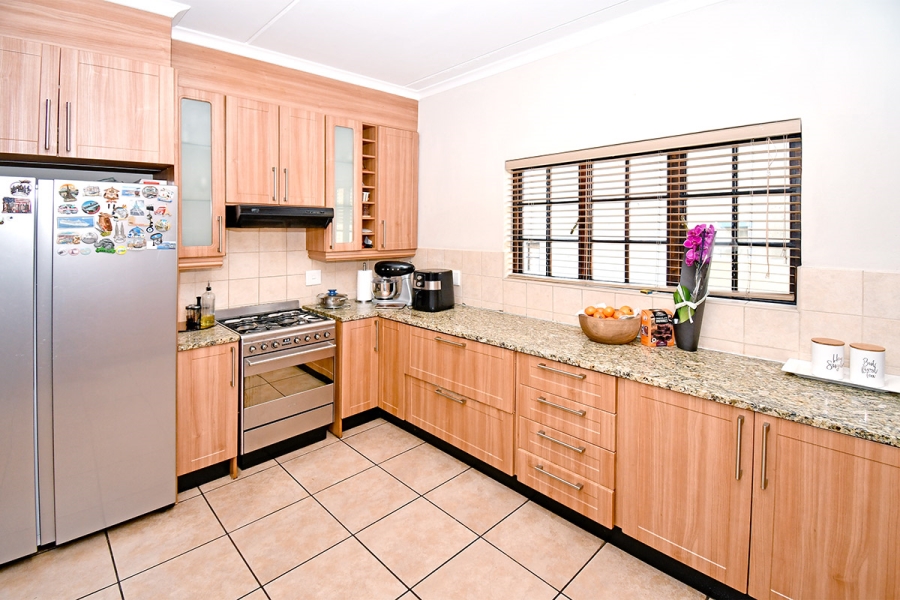 4 Bedroom Property for Sale in Broadacres Gauteng