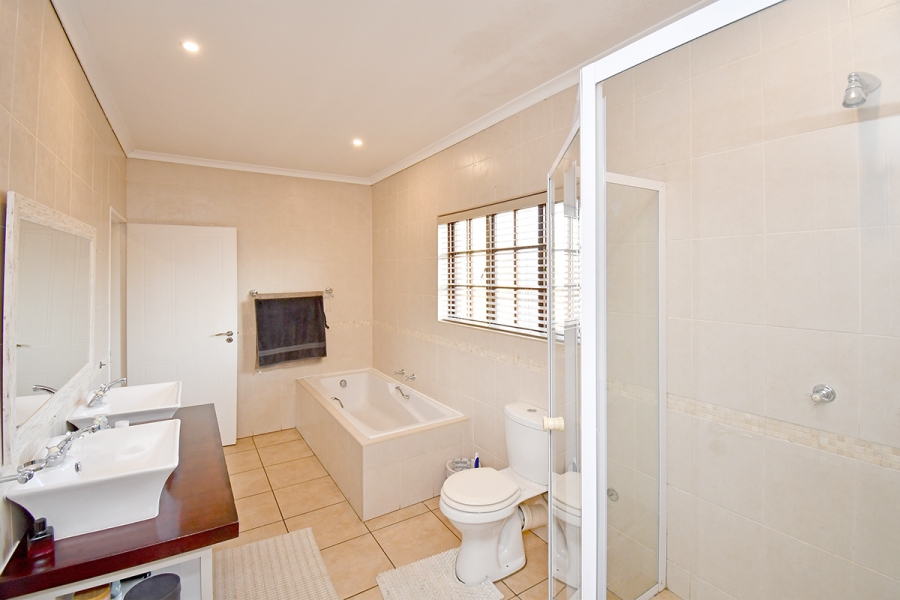 4 Bedroom Property for Sale in Broadacres Gauteng
