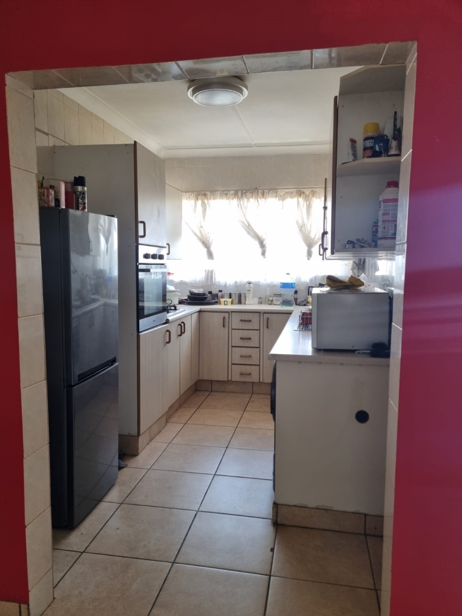 2 Bedroom Property for Sale in Discovery Gauteng