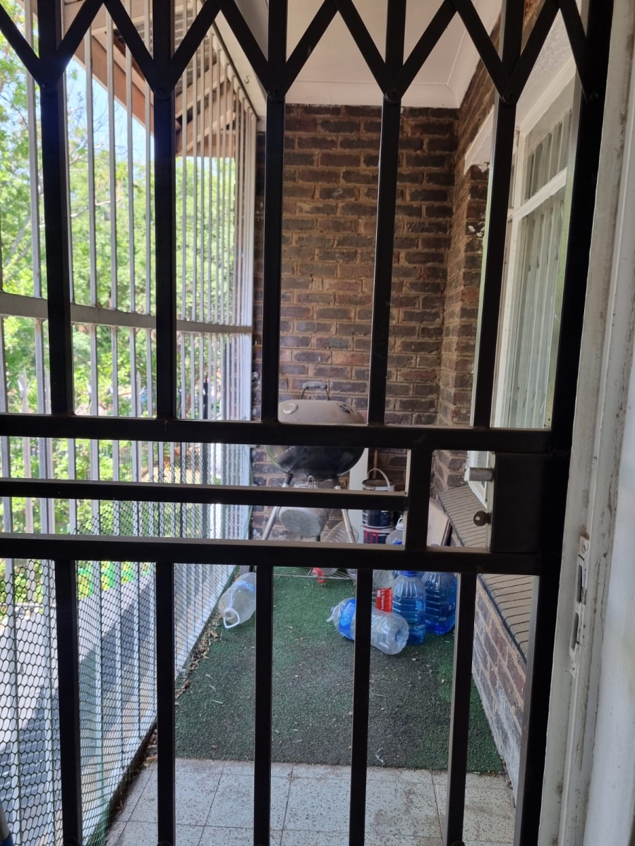 2 Bedroom Property for Sale in Discovery Gauteng