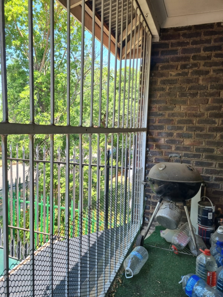2 Bedroom Property for Sale in Discovery Gauteng