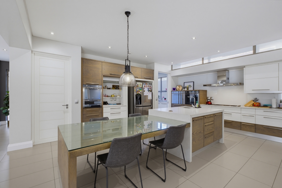 4 Bedroom Property for Sale in Senderwood Gauteng