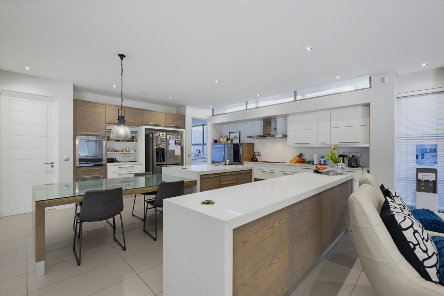 4 Bedroom Property for Sale in Senderwood Gauteng