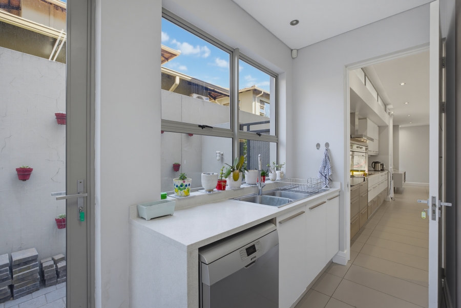 4 Bedroom Property for Sale in Senderwood Gauteng