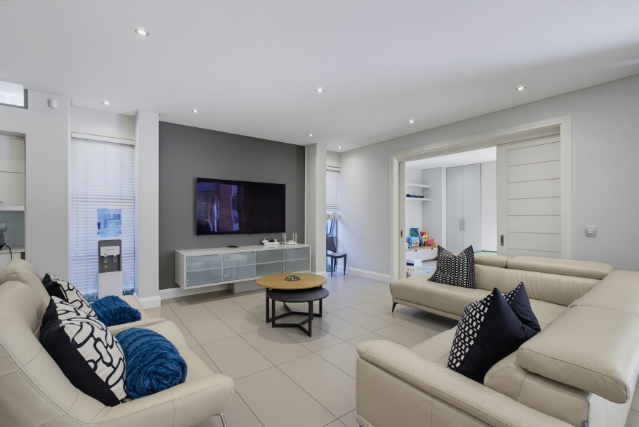 4 Bedroom Property for Sale in Senderwood Gauteng