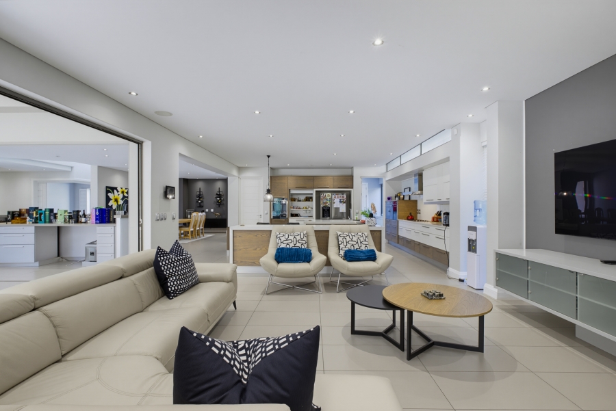 4 Bedroom Property for Sale in Senderwood Gauteng