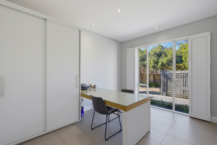 4 Bedroom Property for Sale in Senderwood Gauteng