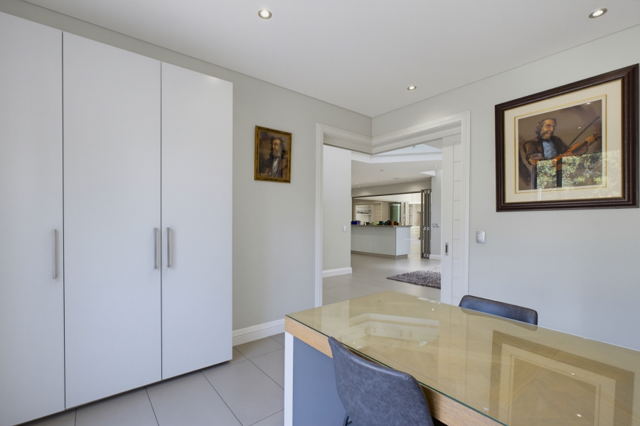 4 Bedroom Property for Sale in Senderwood Gauteng