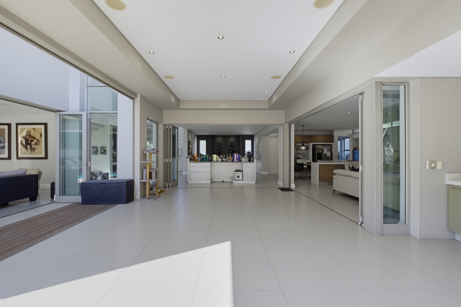 4 Bedroom Property for Sale in Senderwood Gauteng