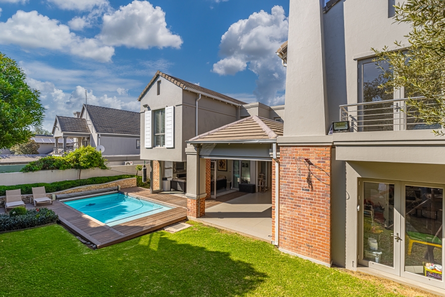 4 Bedroom Property for Sale in Senderwood Gauteng