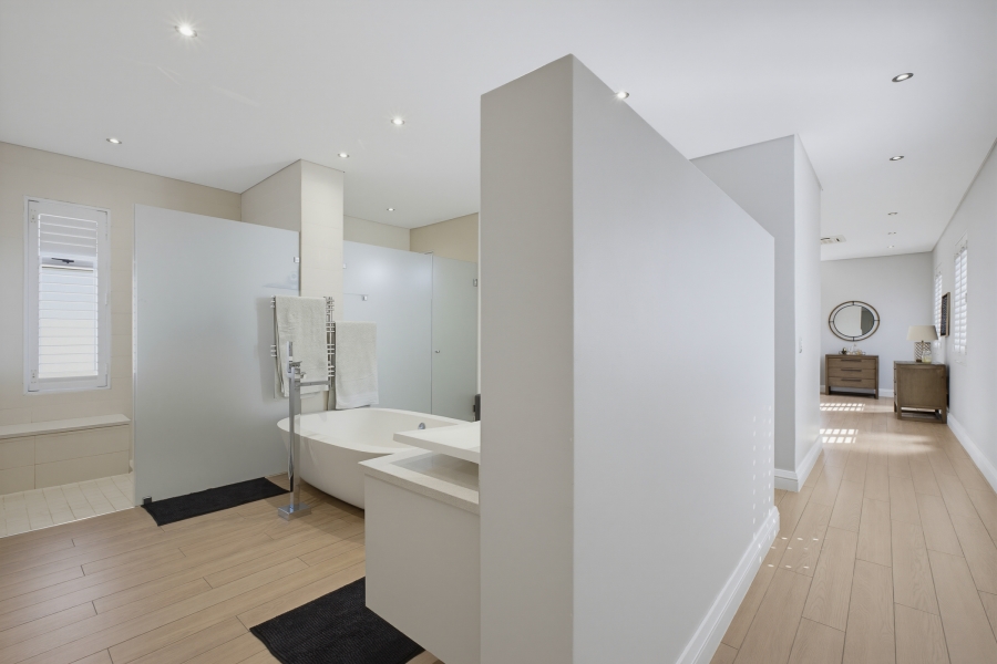 4 Bedroom Property for Sale in Senderwood Gauteng
