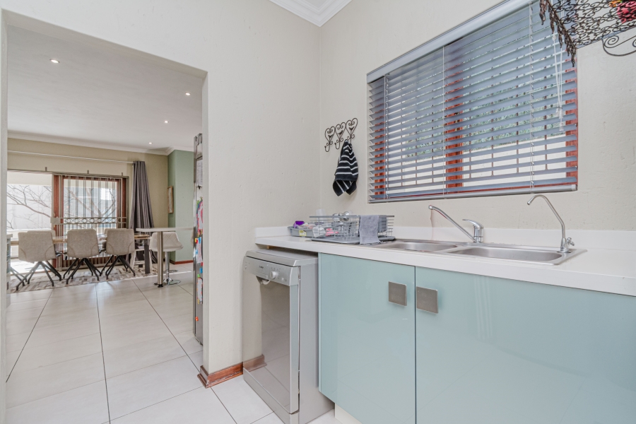 3 Bedroom Property for Sale in Broadacres Gauteng